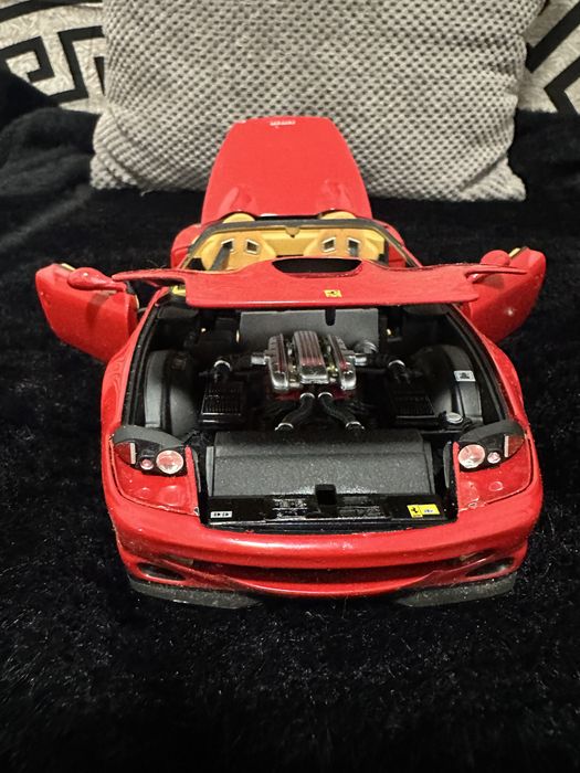 Ferrari cu anumite piese lipsa si anumite imperfectiuni