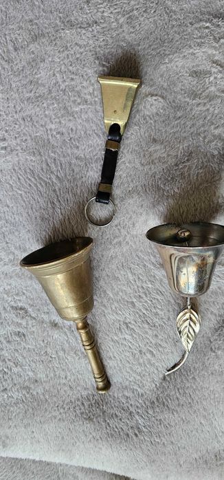 3 clopotei 1 lipsa bila