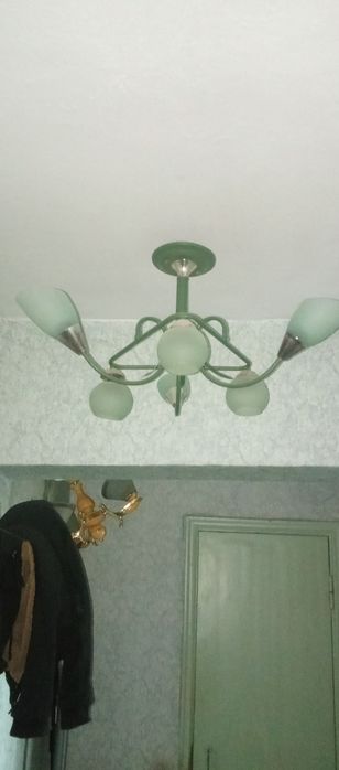 Люстры 3 штуки разные