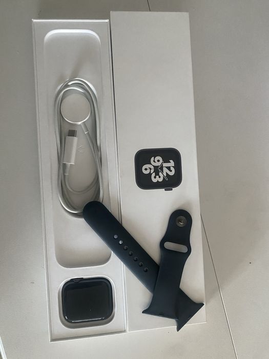 APPLE WATH SE часы б/у