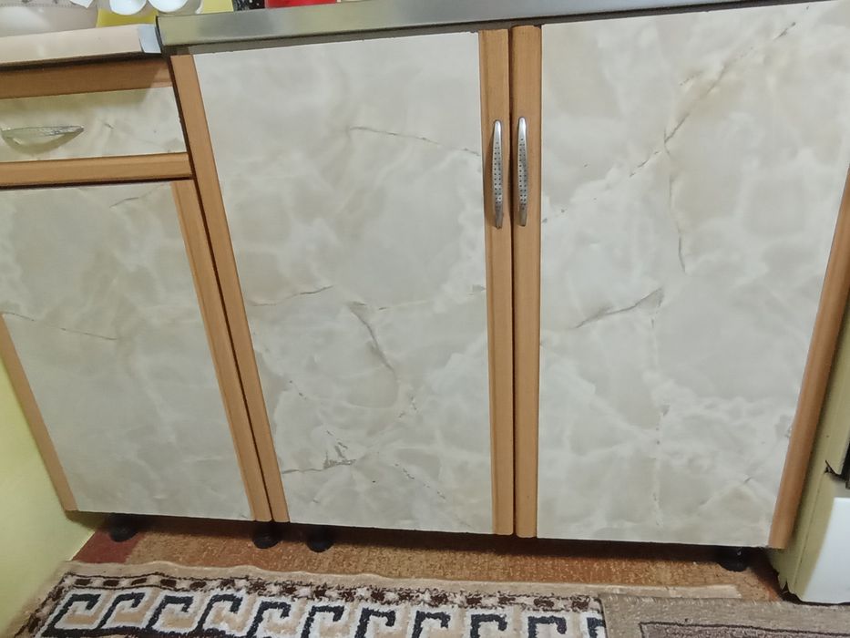 Vând mobila de bucatarie