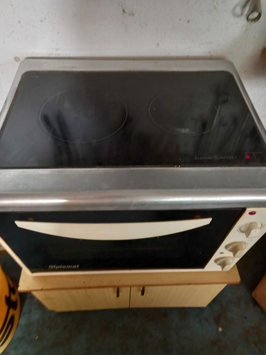 Продавам ел. печка Дипломат