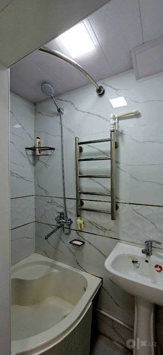 метро Буюк Ипак Йули, Буз базар