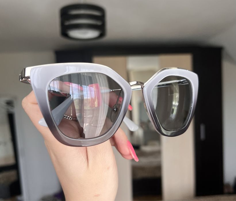 ochelari de soare prada