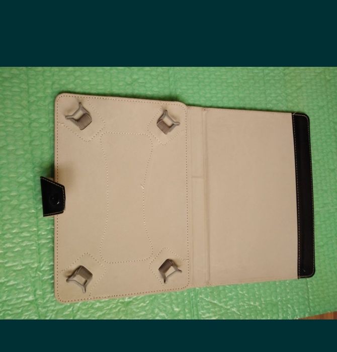 Husă tabletă. Flexibilă, reglabila, retractabilă, sistem suporți regl