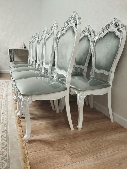 Стол и стулья Versace