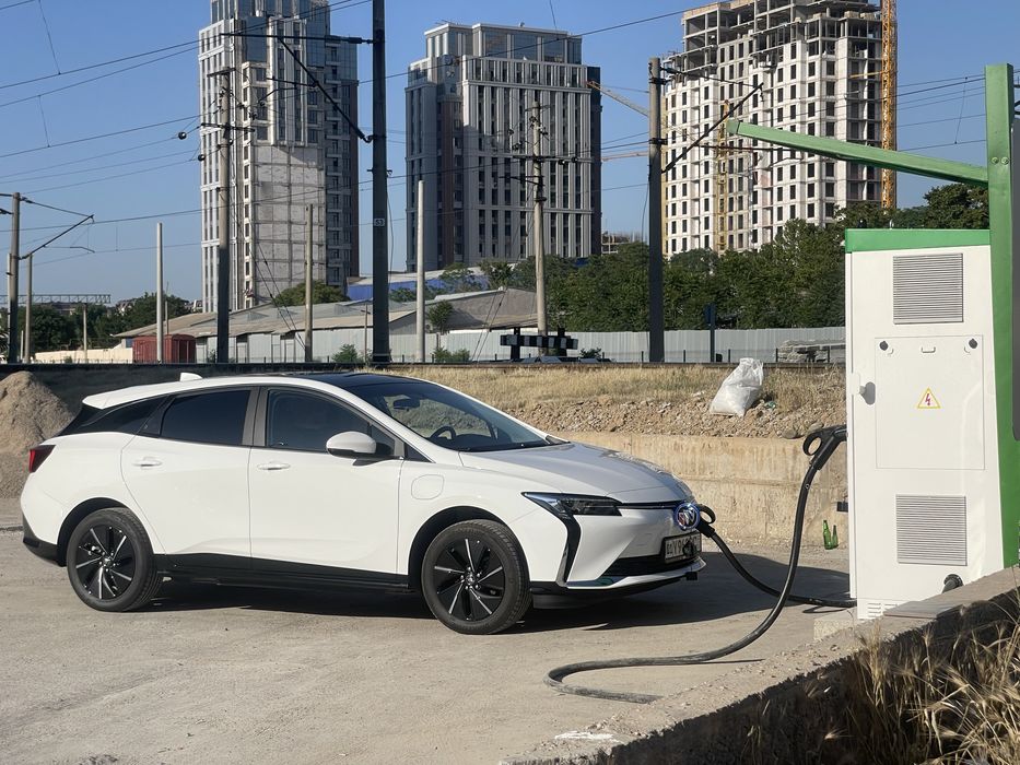 Своя машина в отличном состоянии buick velite 6