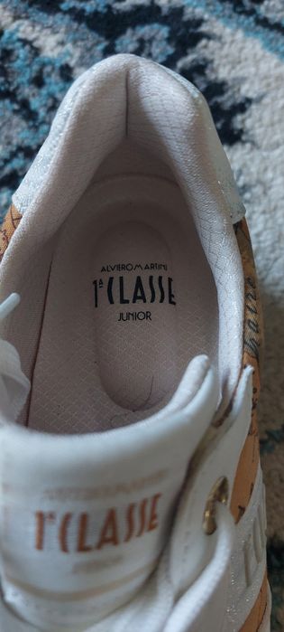 Vând adidași alviero