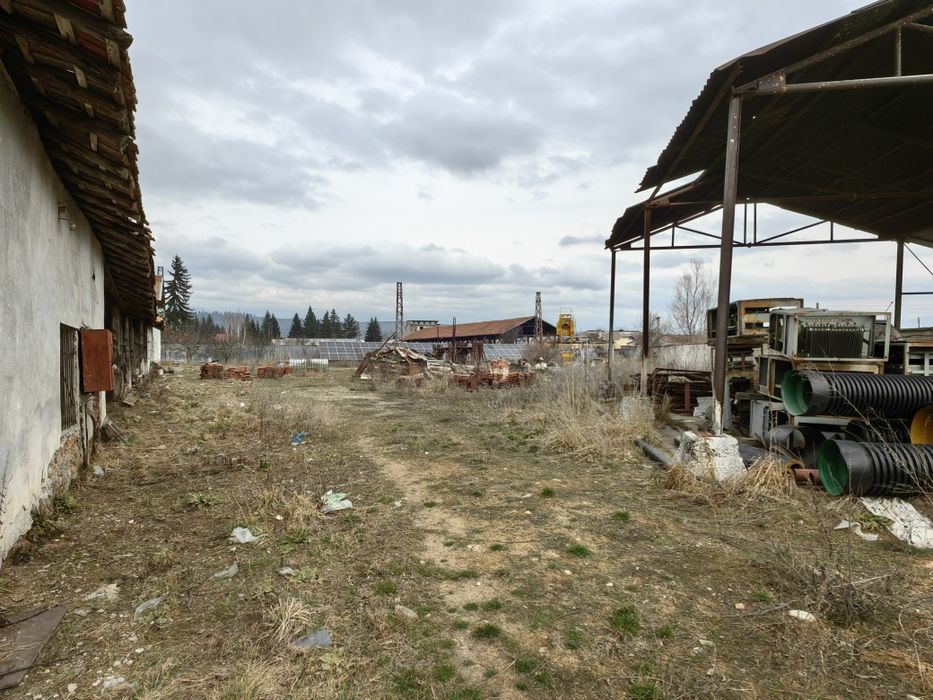 Продава се Промишлена сграда в Разлог - 4081 кв.м за 107 €/кв.м - Снимка #9