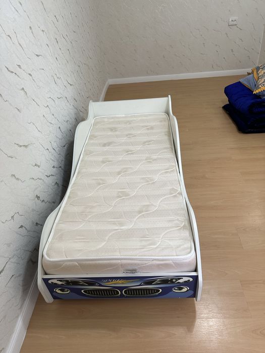 Детский кроват с матрасом