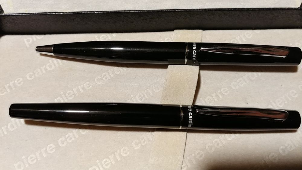 Set 2 pixuri pierre cardin, cutie, nefolosite