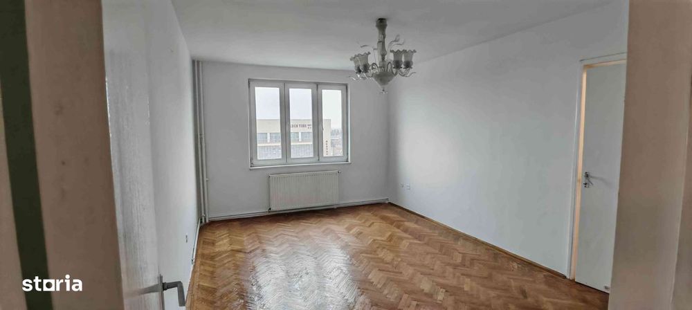 Vând apartament cu 3 camere zona Calea București - Astra