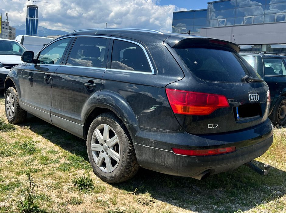 Продавам Audi Q7