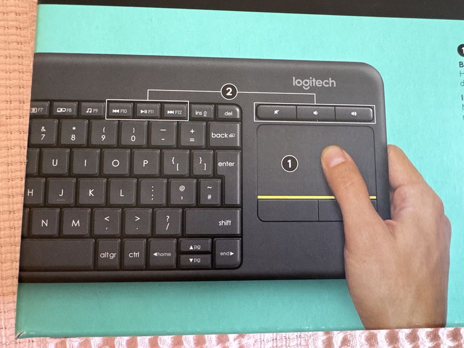 Клавиатура безжична LOGITECH K400 PLUS BLACK