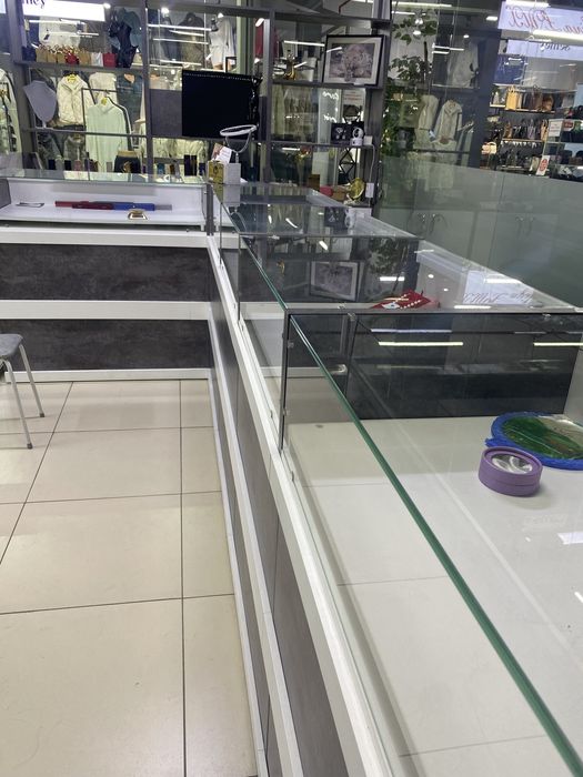 продам мебель для бутика , новая.