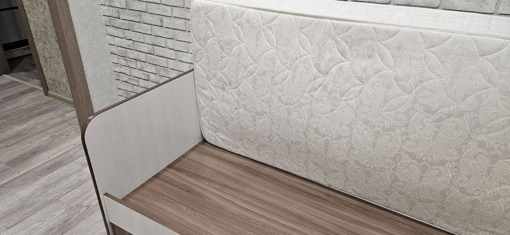 Детская кровать с матрасом 80х160