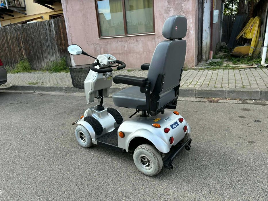 vand scuter electric pt persoane in varsta sau cu dezabilitati