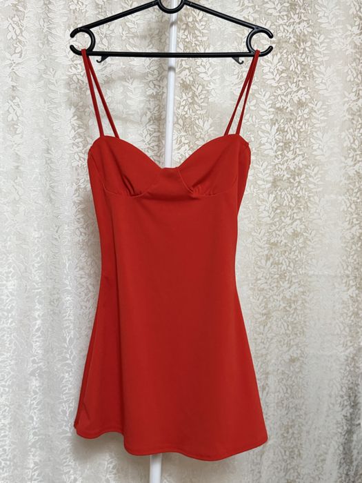 Красное платье.