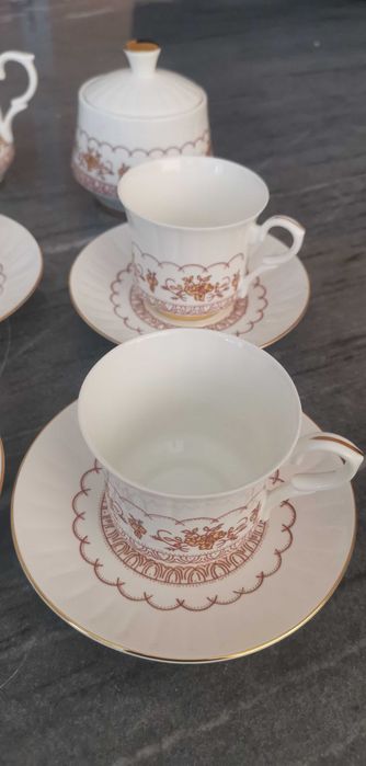 Порцеланов комплект за чай