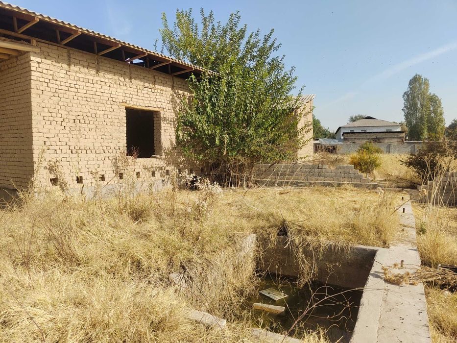 Продаётся участок 8 соток с домом в Ташкентской области