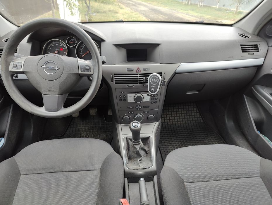 Opel Astra H Caravan 1.6 Benzină - 2005 - 232.271 km