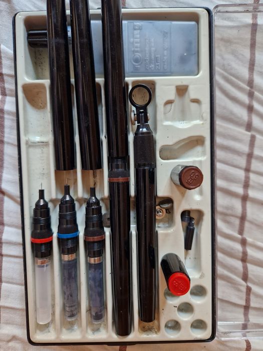 Vând 3 truse desen tehnic Rotring și Staedtler