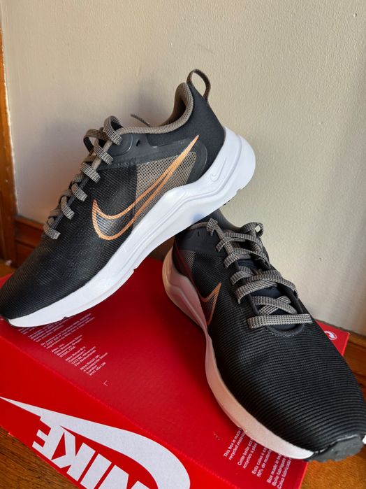 Опушен сив металик маратонки на Найк, W Nike Downshifter 12