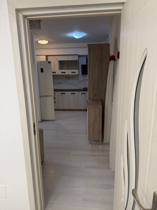 Închiriez apartament