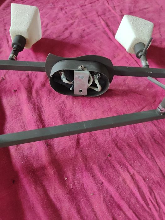 Lampa de iluminat cu 4 becuri