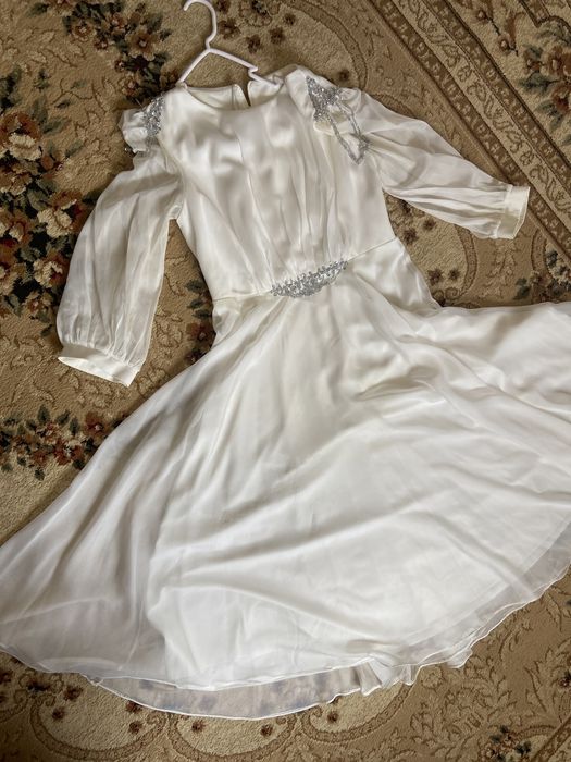 Белая платья вечерная,