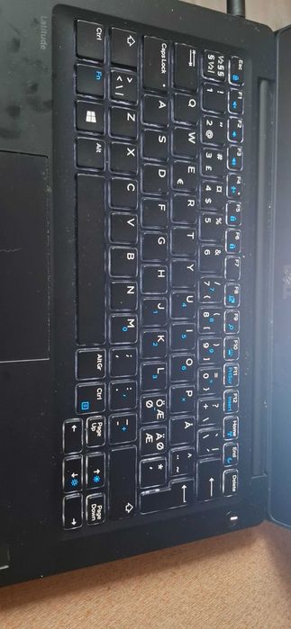 Бизнес лаптоп с Windows.Готов за употреба