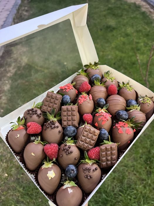 Клубника в шоколаде банан