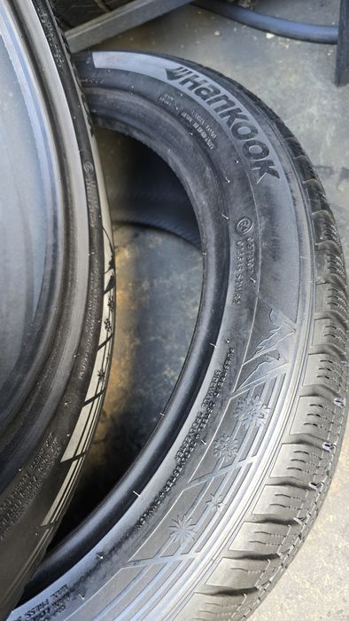 2 anvelope iarnă Hankook 235/45/18 - transport gratuit