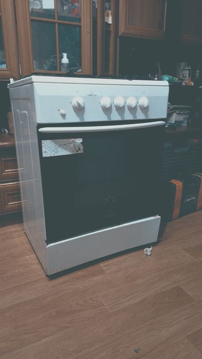 Продам газовую плиту