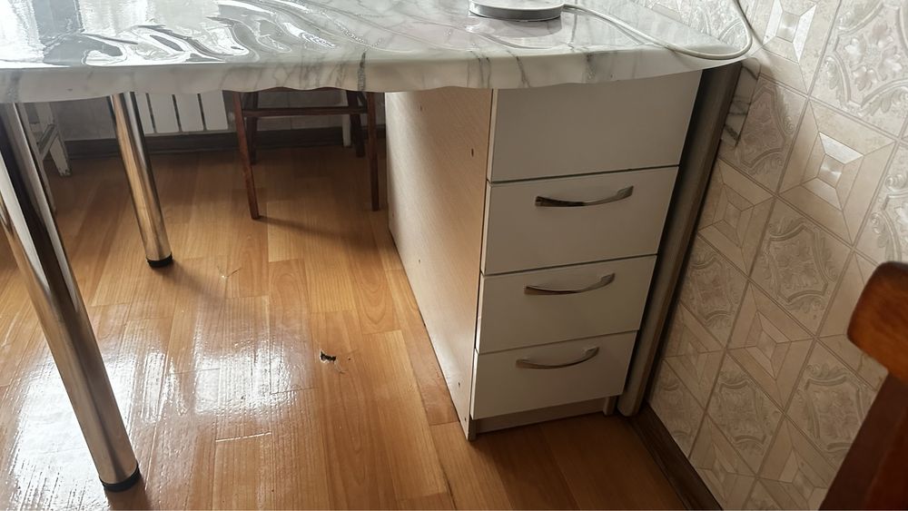 Продам стол