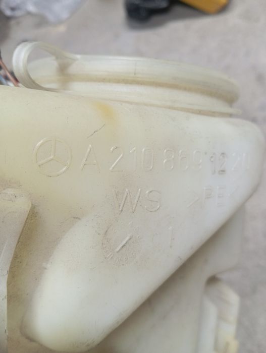 Бачок омывателя Mercedes W210