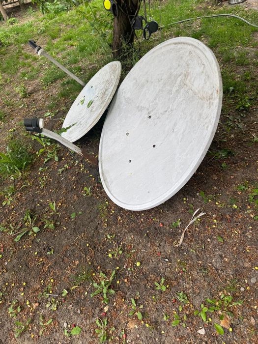 Antene satelit second hand – 1 mare + 1 mică + LNB – 250 RON