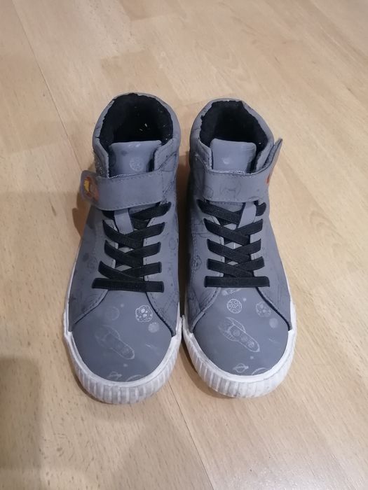 Продам обувь на мальчика H&M