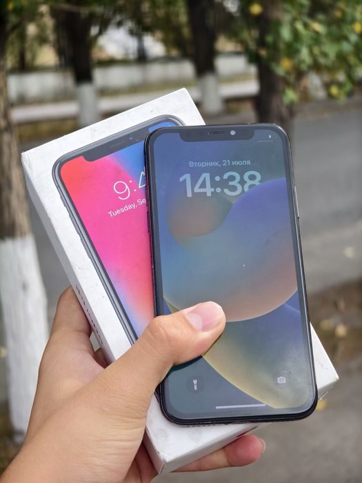 iPhone X ; 64gb.