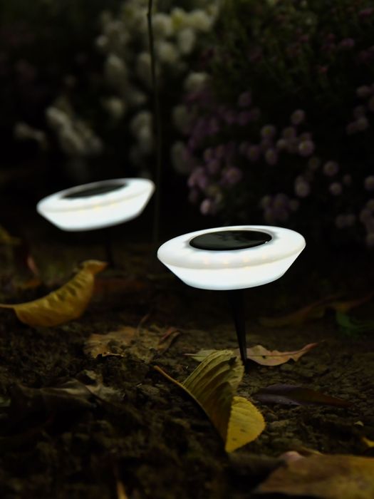 Садовый светильник на солнечных батареях