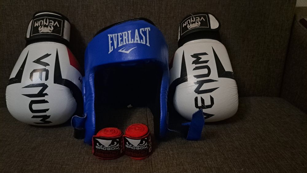 Боксёрские перчатки 16унц. комплект