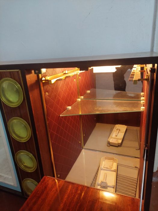 Продам Бар с холодильником для напитков