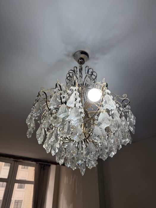 Люстры в жилые комнаты бу