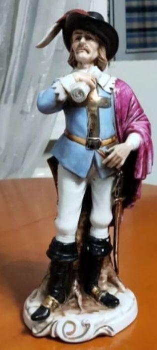 Фарфоровые статуэтки три мушкетера