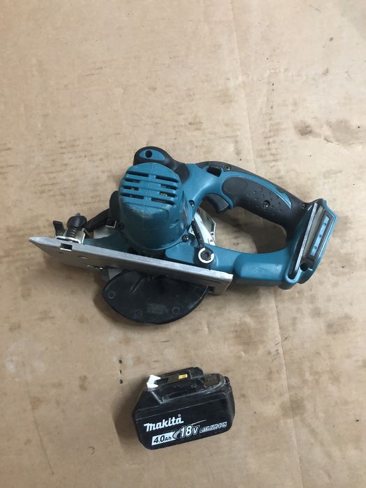 Circular Makita DDS 501 cu acumulator 4 ah in stare perfecta