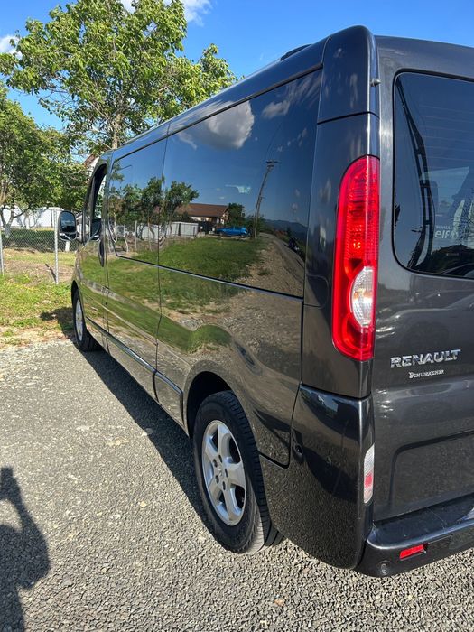 Vând Renault Trafic