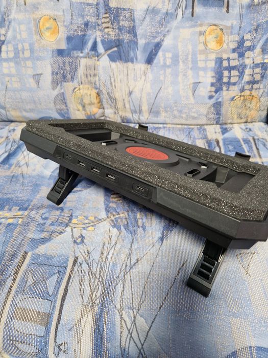 Продавам acer nitro lite 16 в комплект с охлаждаща подложка iets gt300b1 с  включен usb  hub на задня  панел!!!