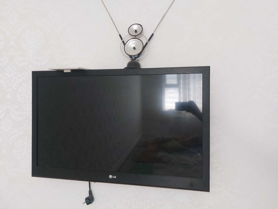 LG телевизор. Екі штук