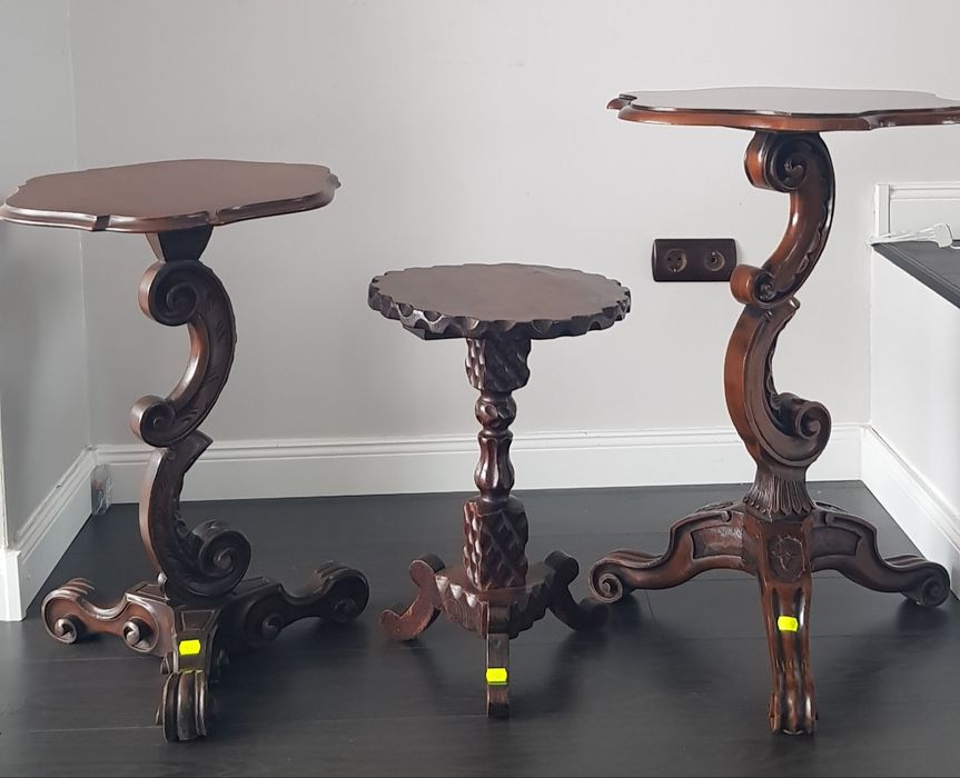 Măsuță veche Art Nouveau din lemn masiv sculptat