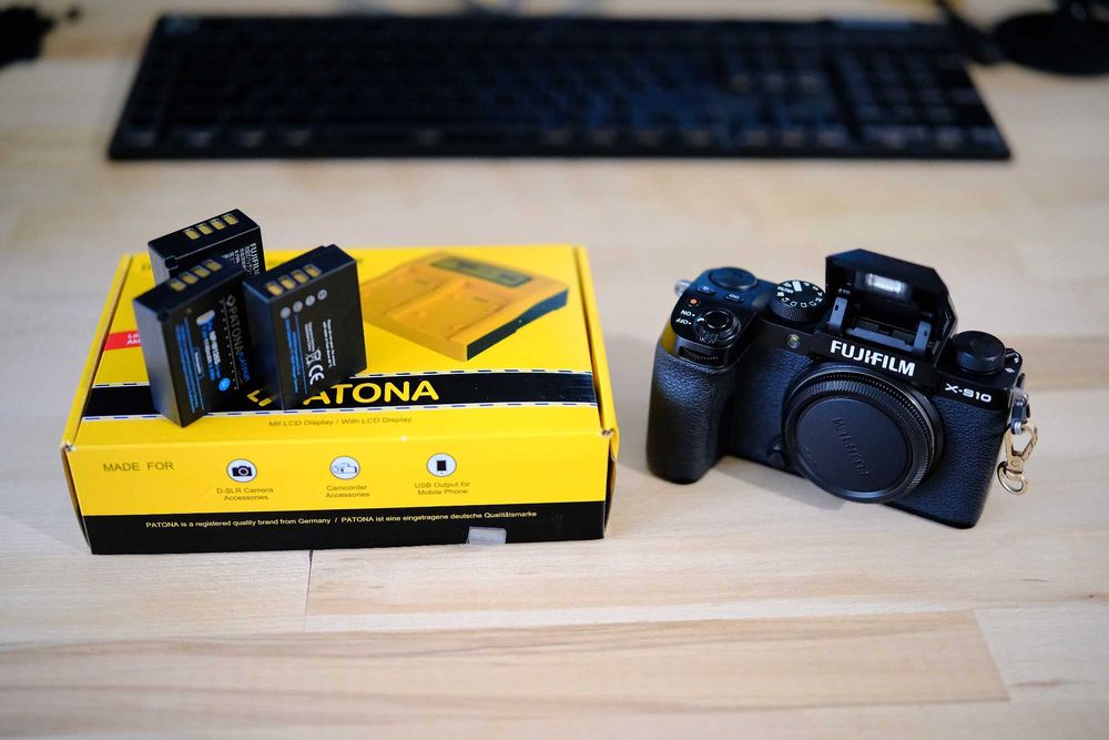 Fujifilm X-S10 + 3 acumulatori de rezerva + incarcator pentru 2